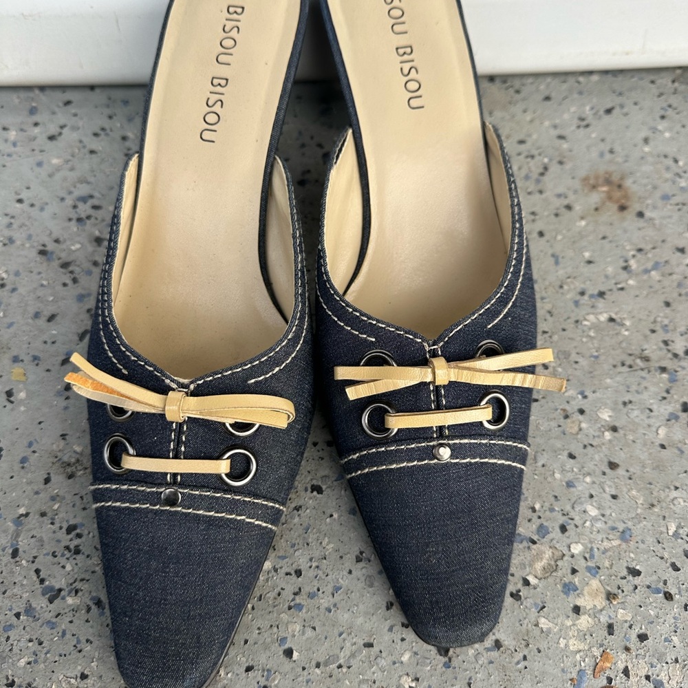Bisou Bisou Women's Black and Tan Heels